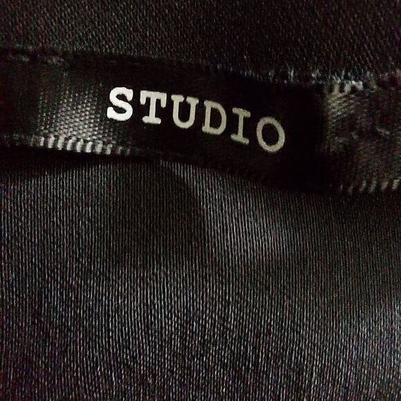 STUDIO SKIRT - Picture 3 of 6